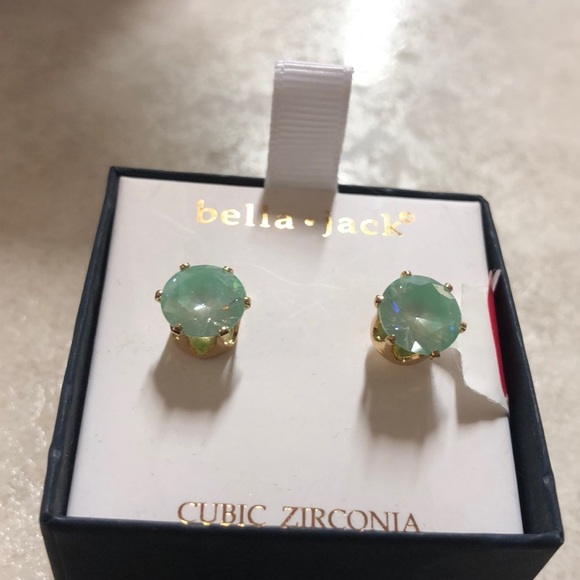 Cubic zirconia earring